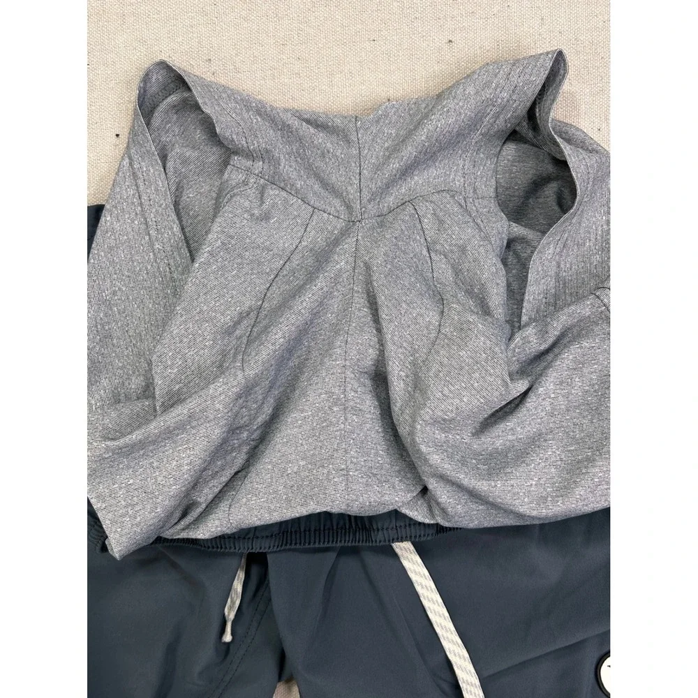 Vuori Banks Shorts Mens Medium Charcoal Grey Athletic Swim Trunks Drawstring